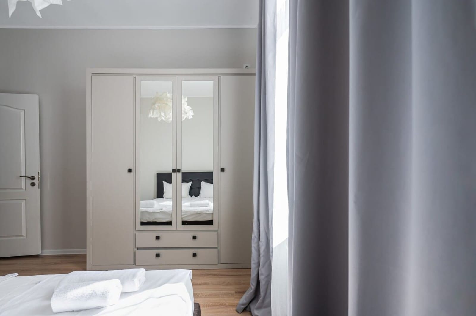 Light and Modern 2BD Flat Next To Women's Market - Photo 15