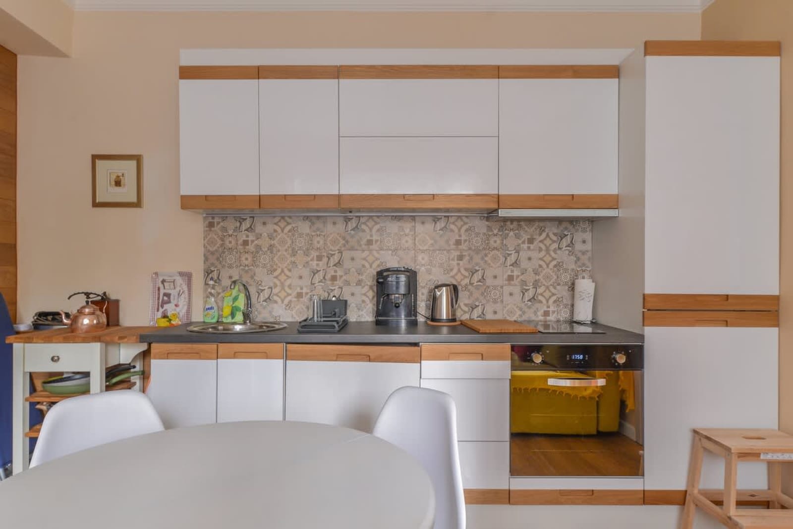 Welcoming One Bedroom on Vasil Levski Boulevard - Photo 8