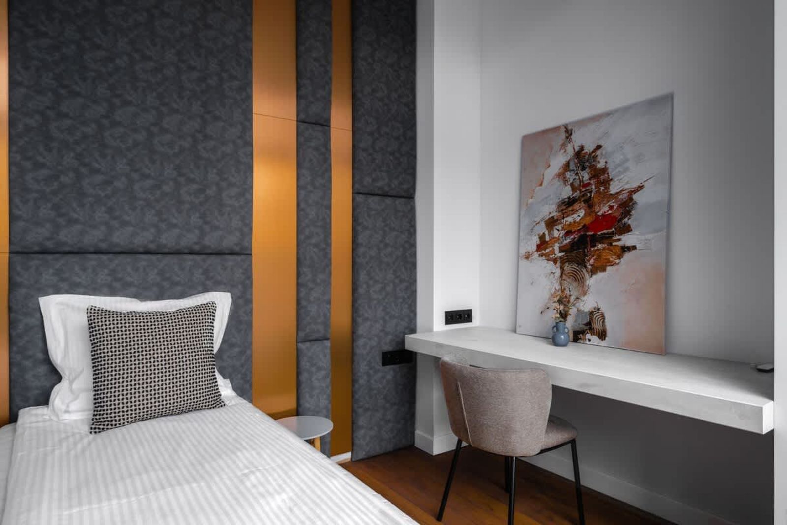 Exquisite Penthouse: Luxe Living with City Views - Photo 30