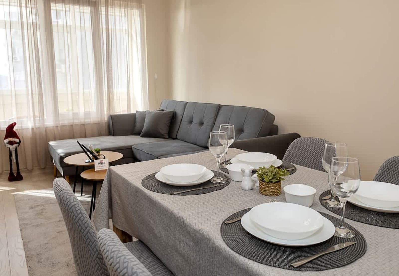 Bright One-Bedroom Flat with Balcony | Quiet Area - Photo 7