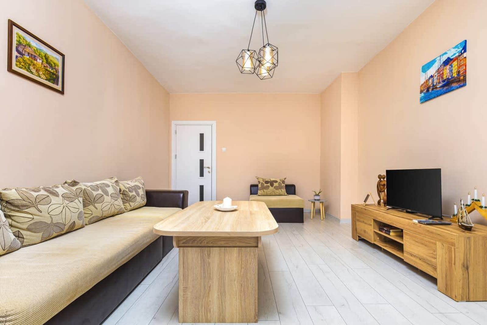 Bright Modern 2BD Apartment with Panoramic View - Photo 10