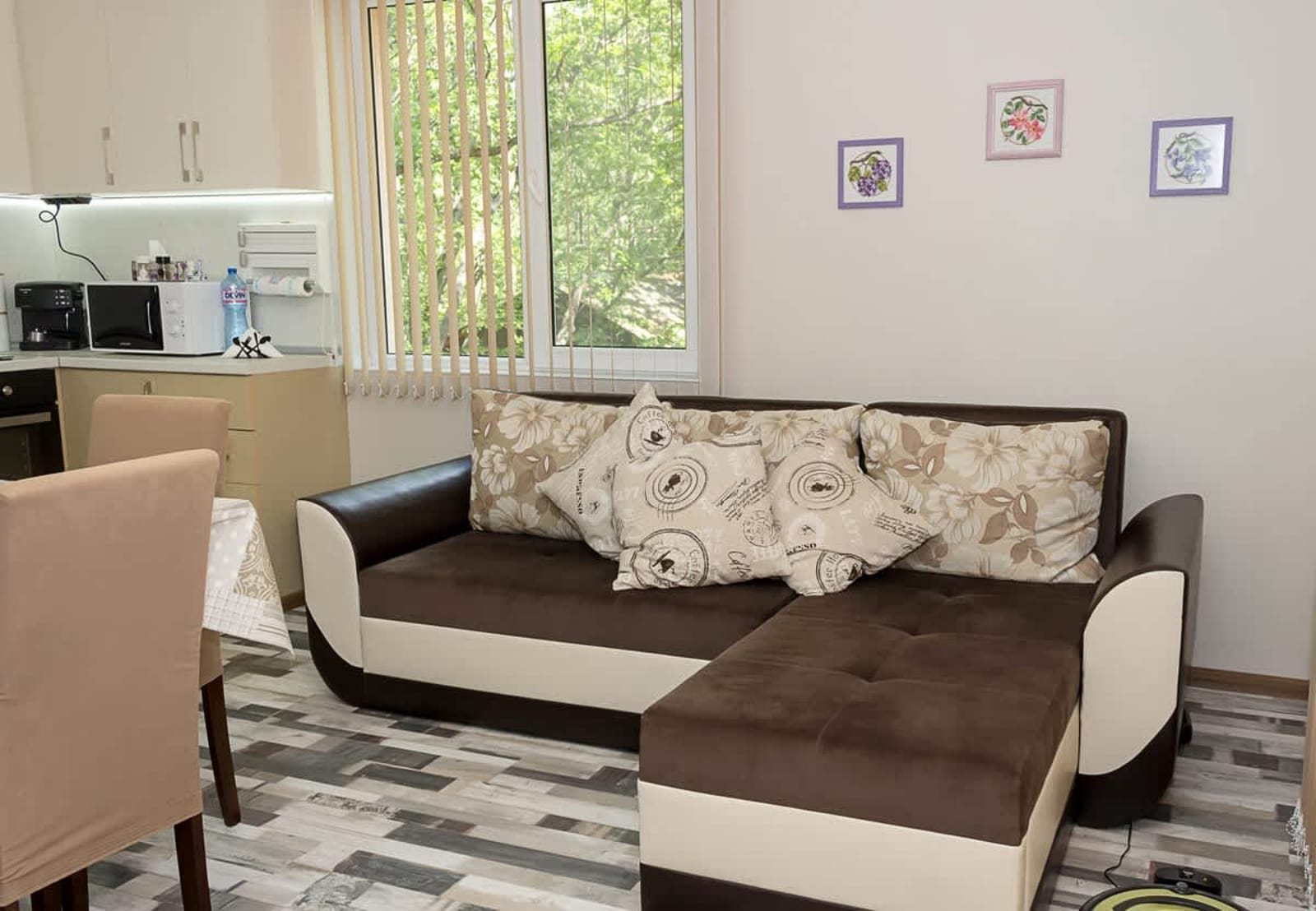 Beachside Haven: Charming 2BD near Golden Sands - Photo 5