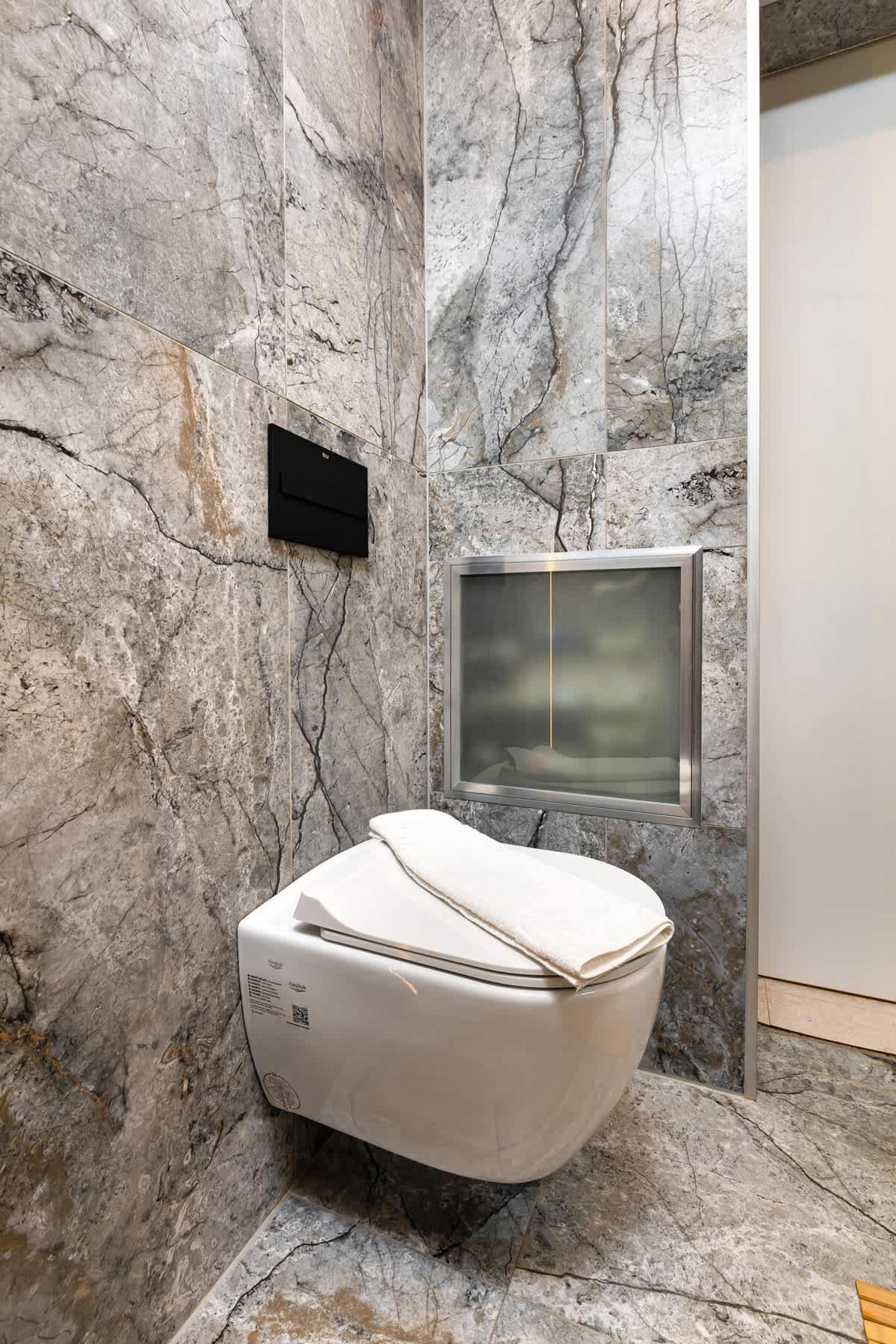 Chic and Charming 2BD Flat in the Heart of Plovdiv - Photo 32