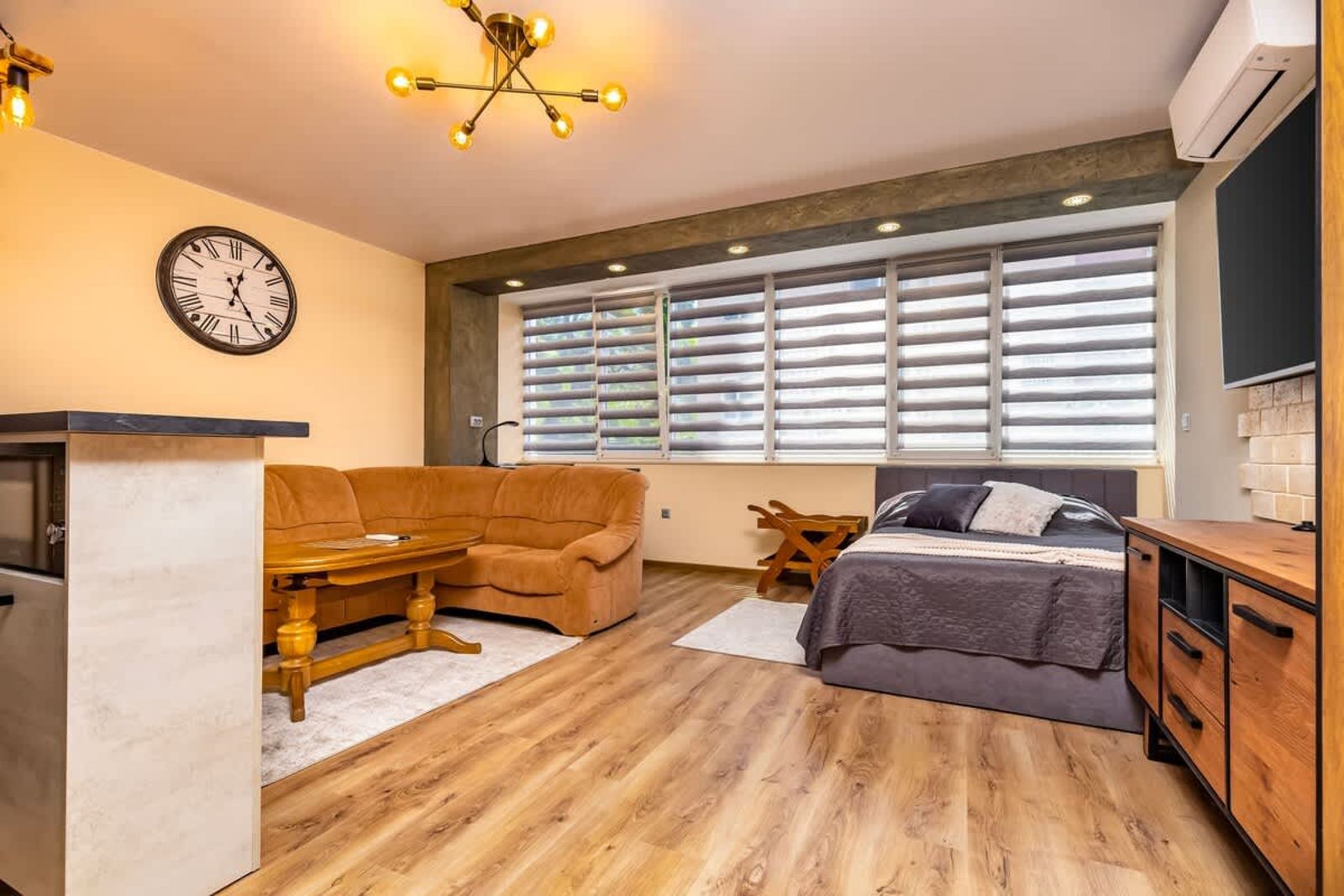 DaVinci Chic: Cozy Studio in the Heart of Plovdiv - Cover Photo