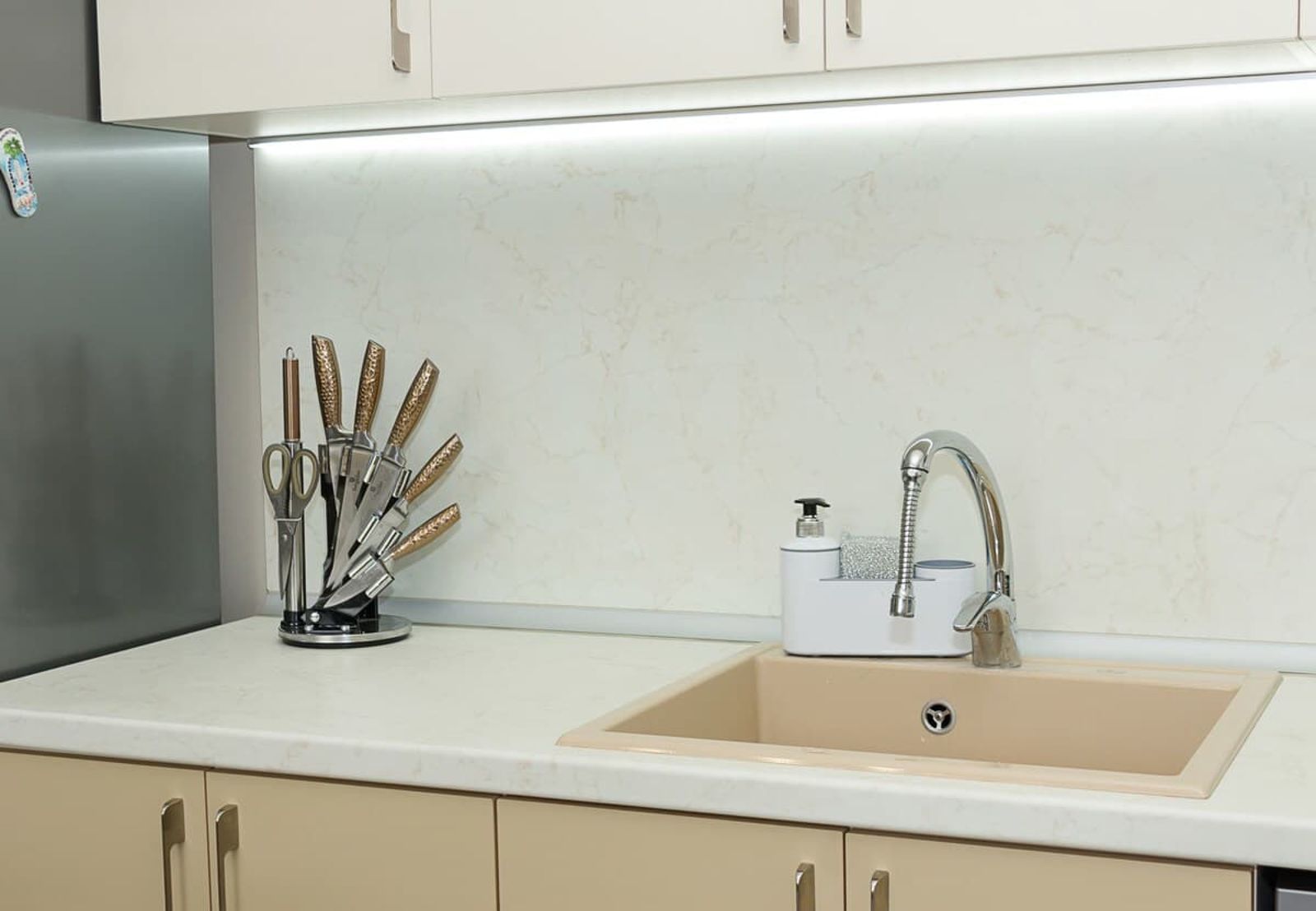 Beachside Haven: Charming 2BD near Golden Sands - Photo 6