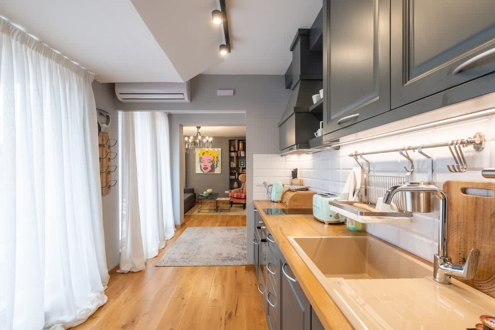 High-end Designer 2BR Aprt + Lift&amp;Balconies - Photo 13