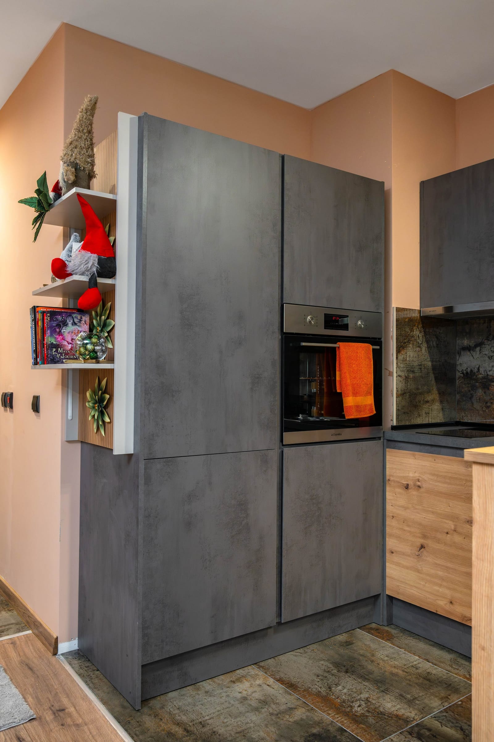 Warm &amp; Stylish Retreat in a Quiet Area - Photo 14