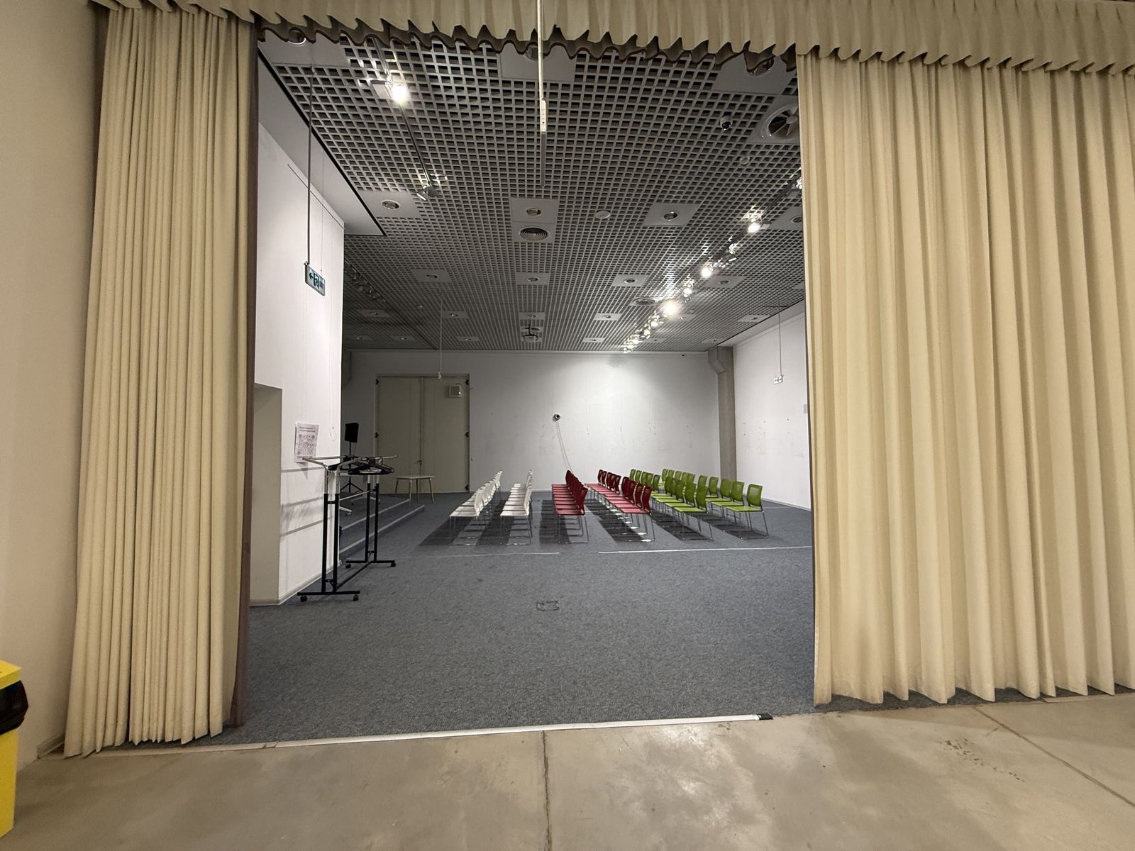 A science Museum with modern interior - Photo 28