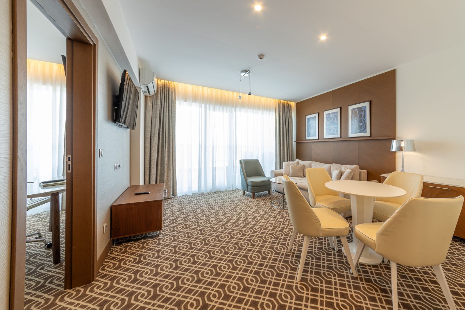 Futuristic One Bedroom Apartment in the Maritim Paradise Blue Hotel - Photo 7