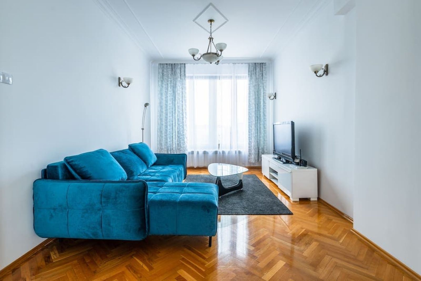 Vitosha Str 2BD White &amp; Blue Apt - Cover Photo