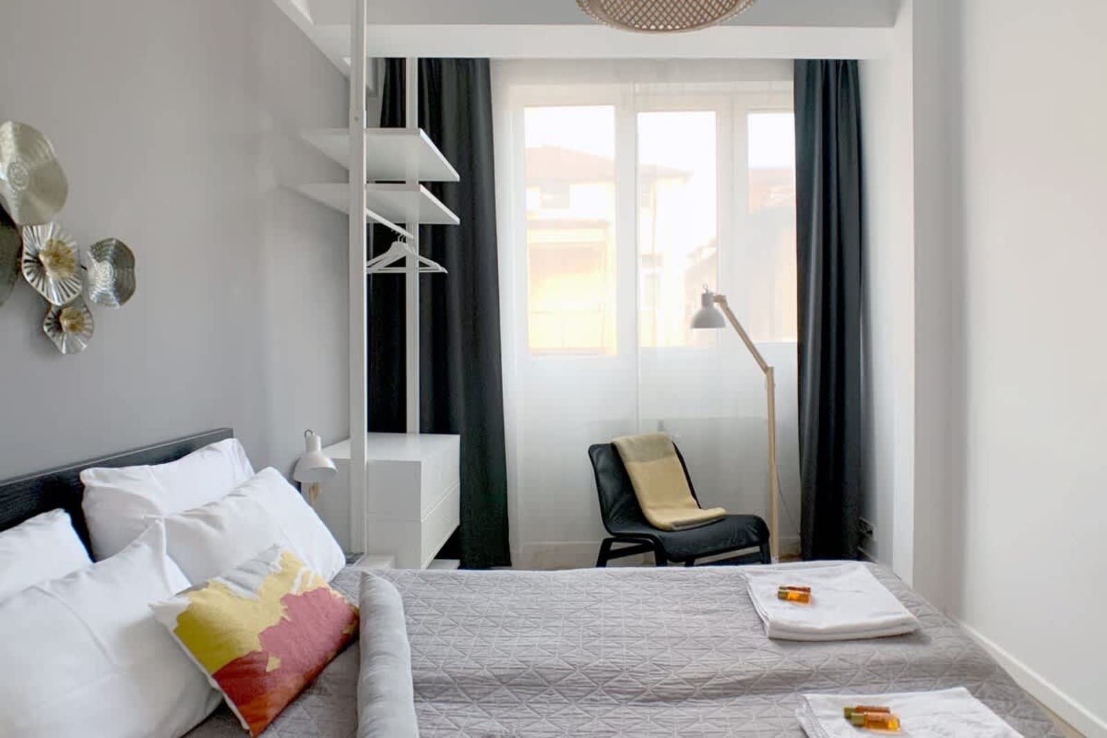 Elegant Getaway Near Iconic Eagles' Bridge - Photo 9