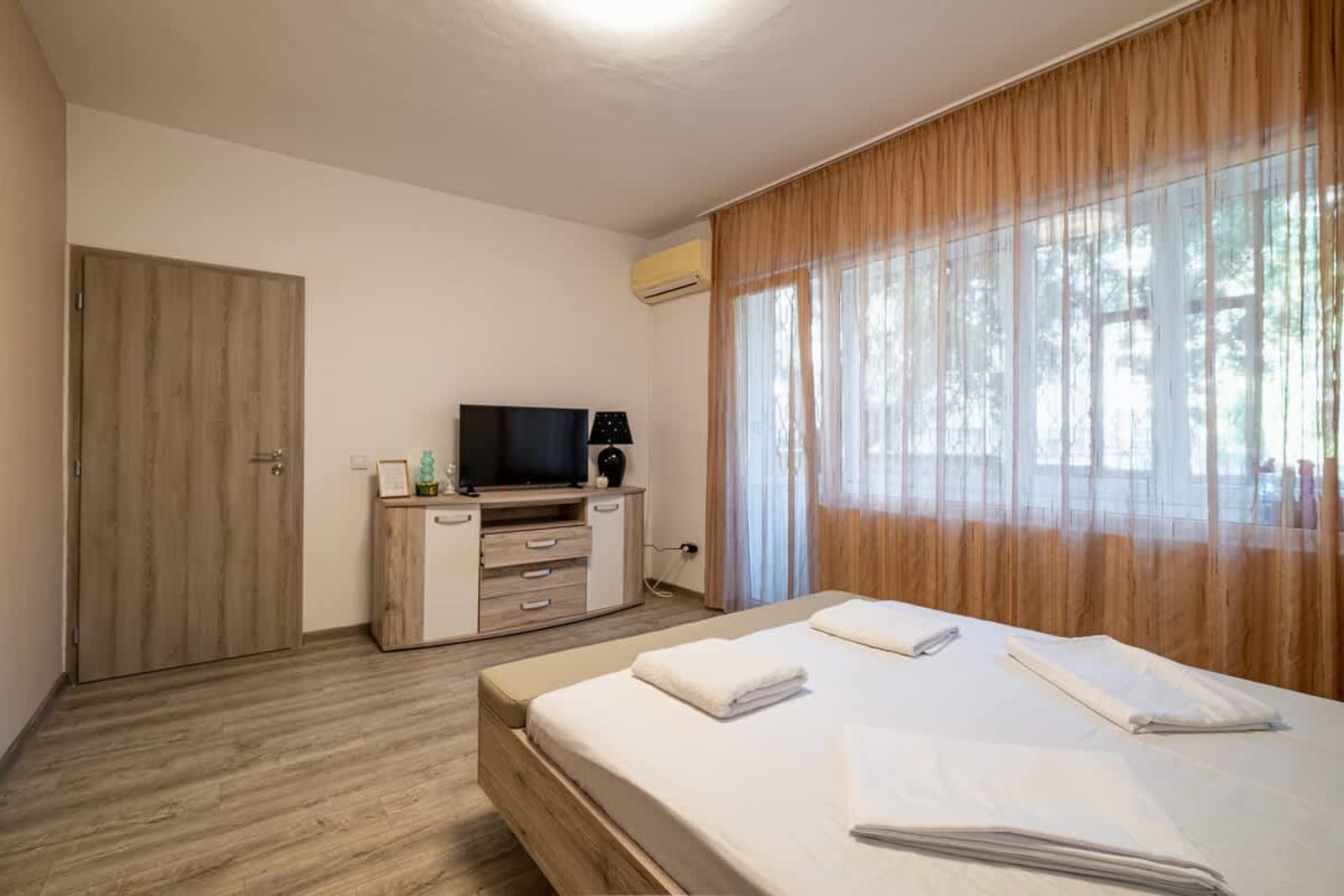 Black Sea Spacious 3BR Apartment - Photo 9