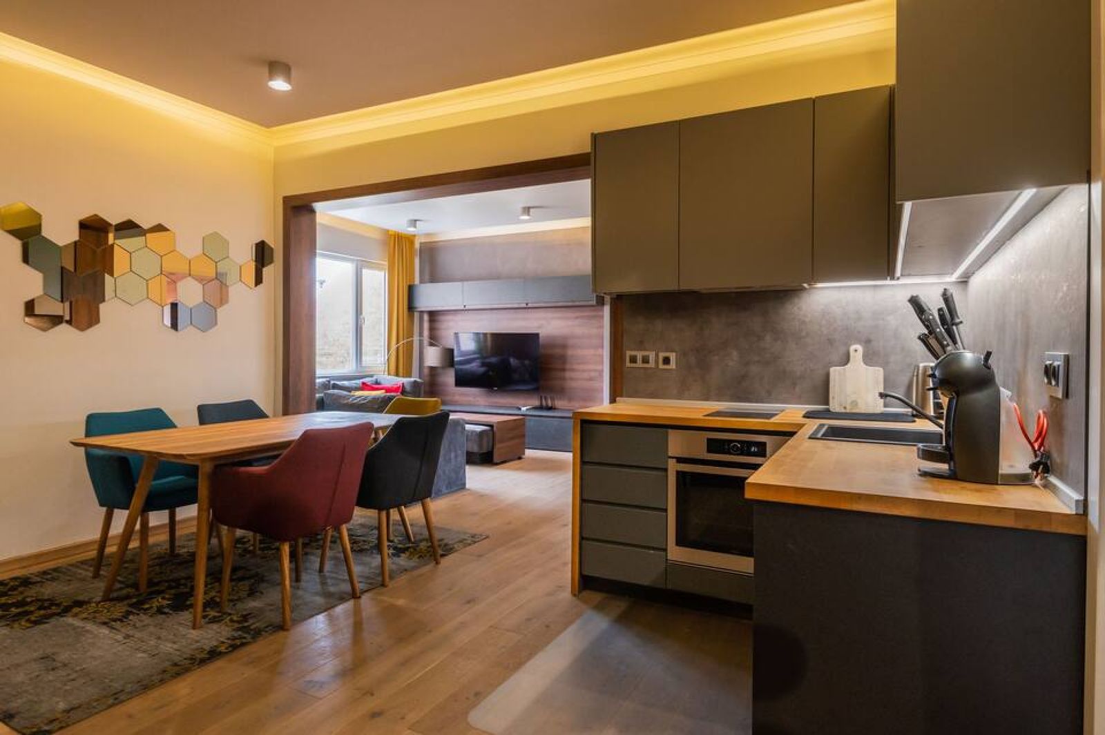 The Honeycomb Hideaway - Photo 2