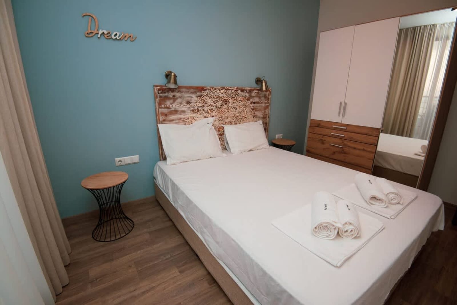 Romantic Getaway 1-BD Apartment with Sea View - Photo 12