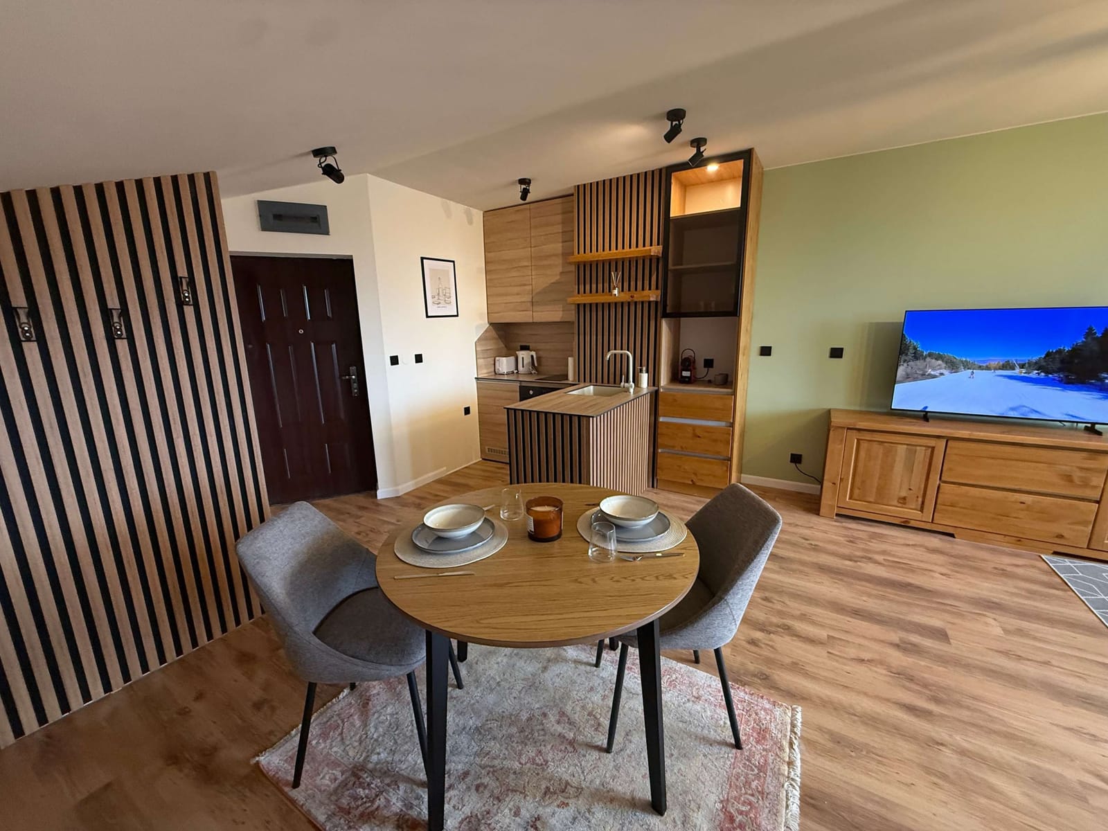 Detelina Mountain Retreat- Cozy Studio with Balcony - Photo 2