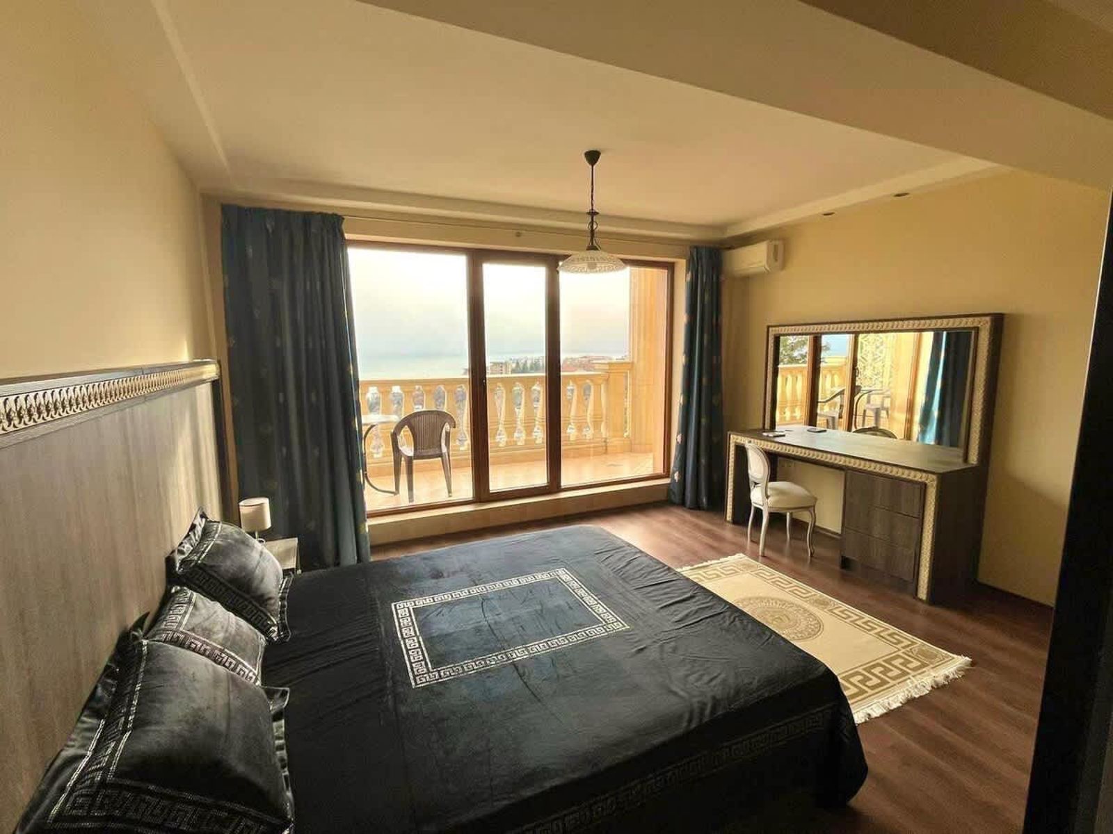 Elegant Apartment with Balcony in Argisht Palace - Photo 15