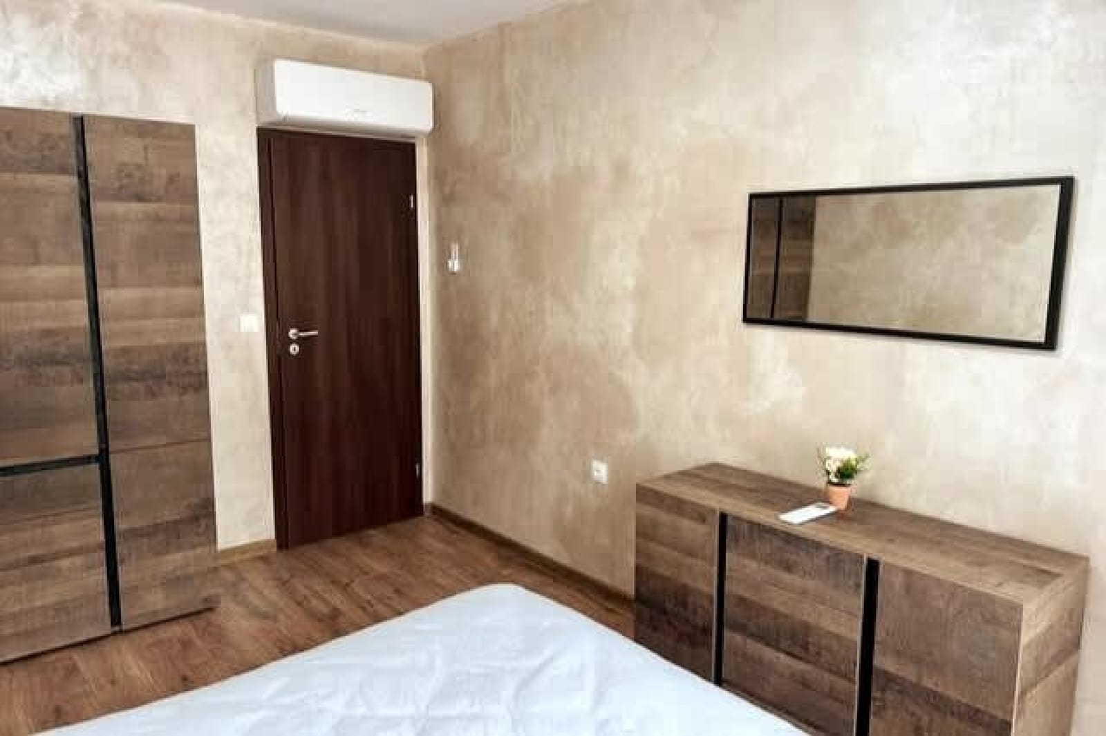 Апартамент Комфорт 2 близо до летището - Photo 9