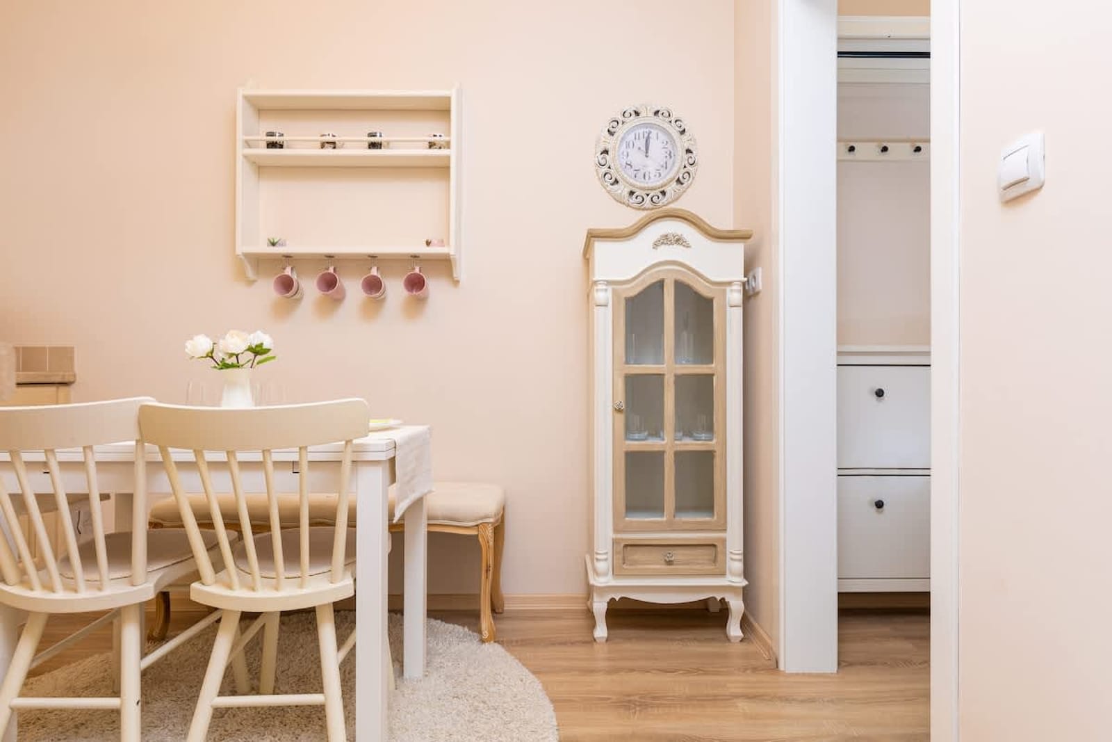 Bright &amp; Cozy 1BD Flat with a Terrace and Parking - Photo 4