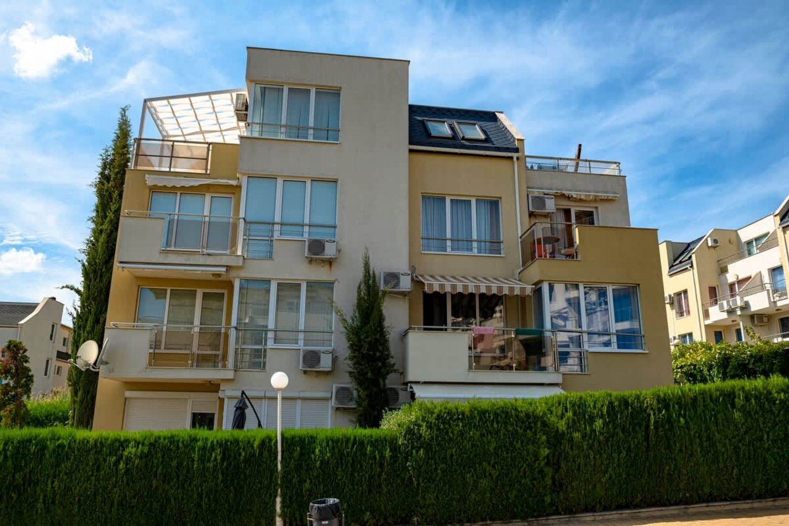 Belle View Studio with Pool View - Photo 9