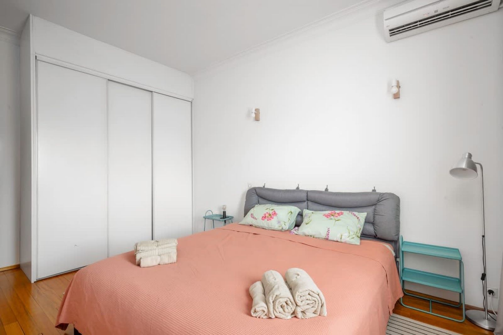 Charming 2BD Apartment in the Heart of the City - Photo 12