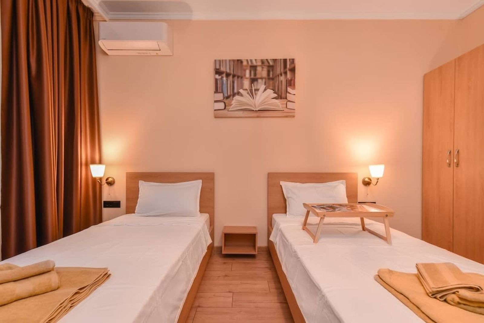 Sofia Dream Apartments - 3BD, 2BTHR - The Library - Photo 3