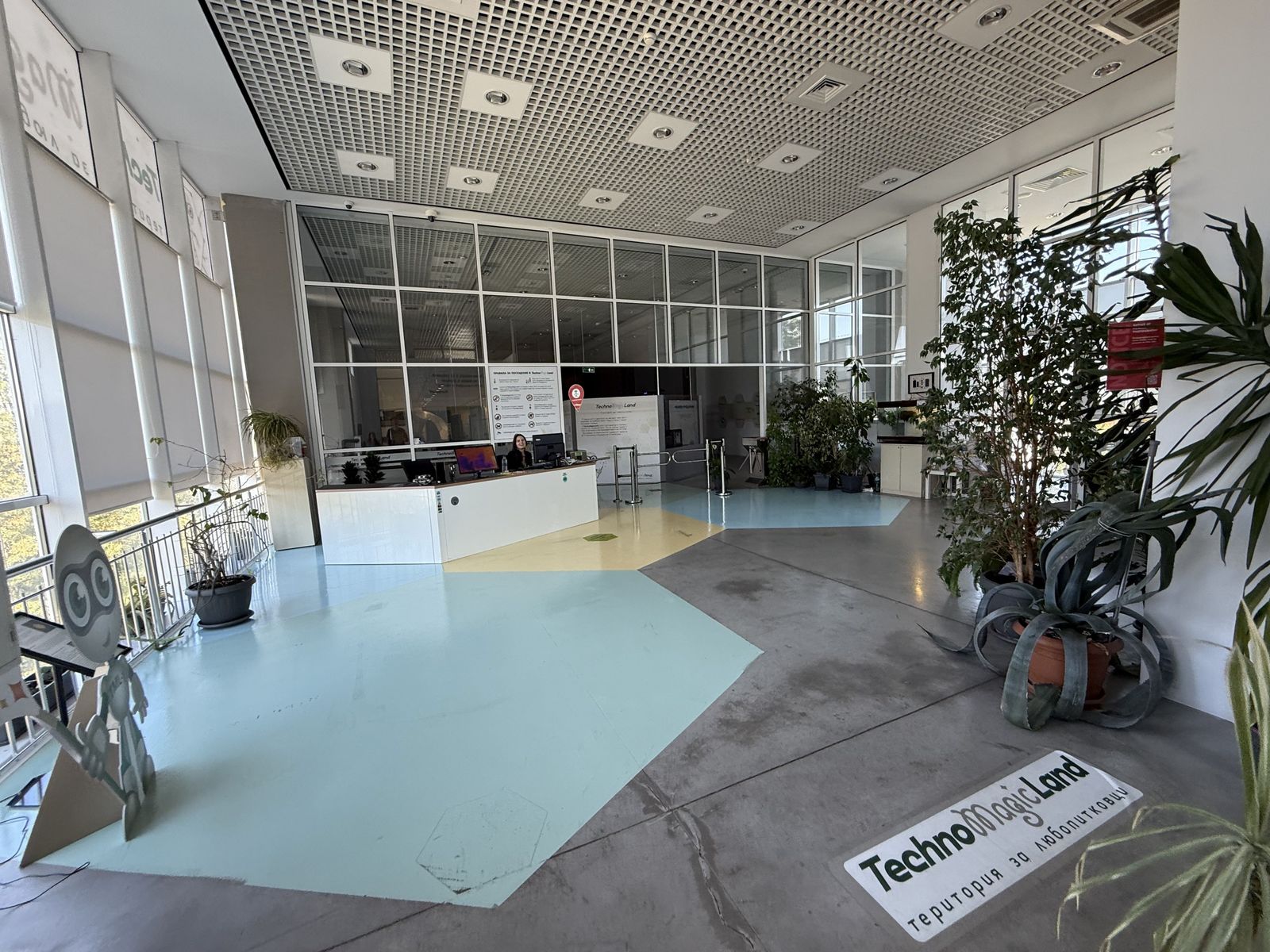 A science Museum with modern interior - Photo 3