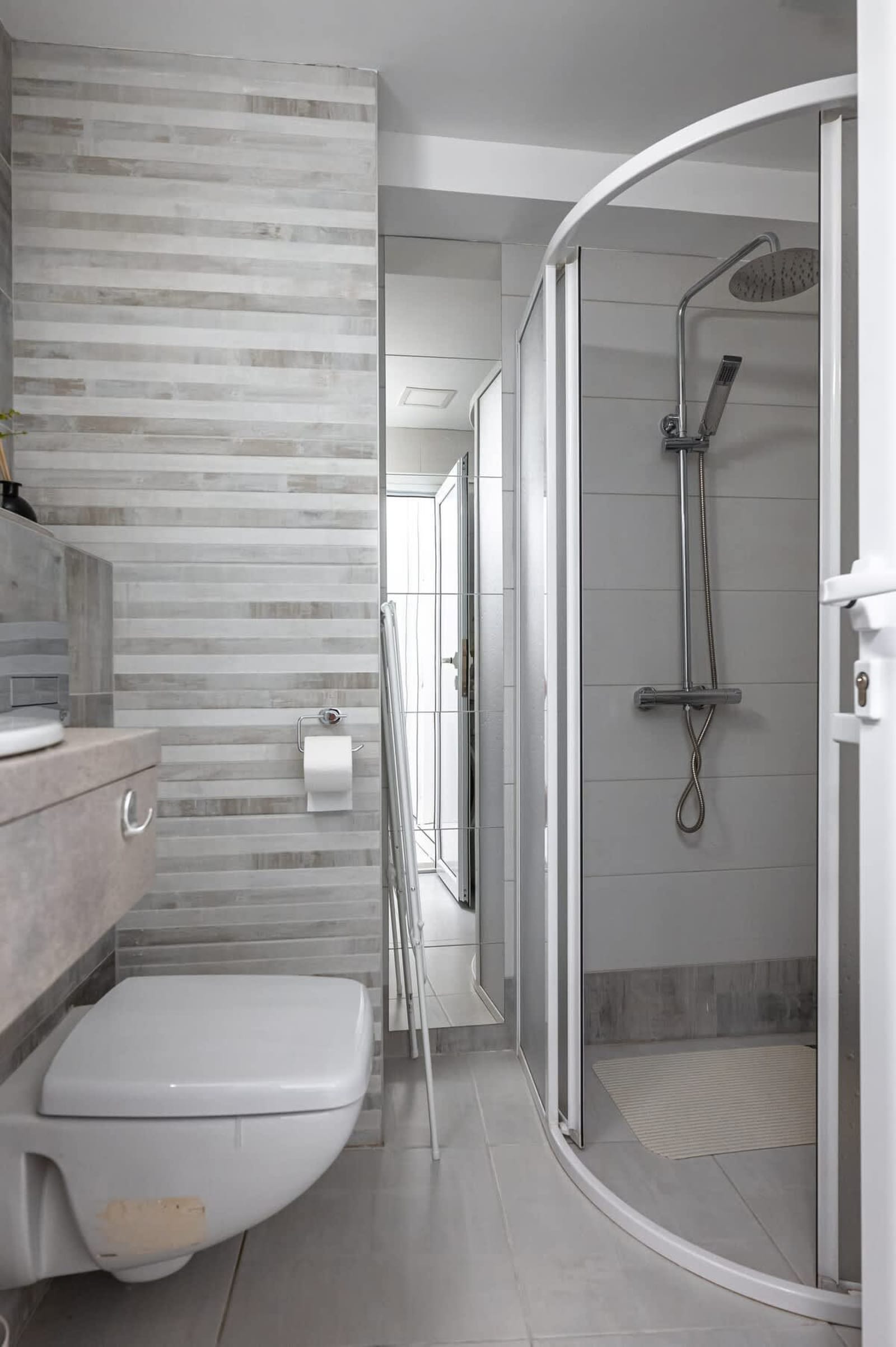 Cozy Studio - Your Home Away From Home - Photo 15