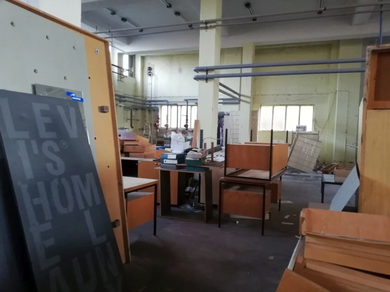 Beautiful Abandoned Factory - Photo 33