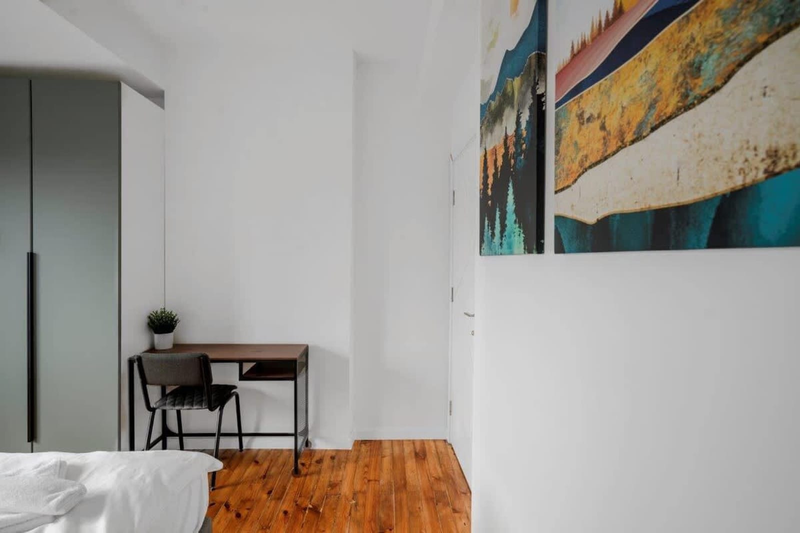 Luminous Central Retreat Spacious 2BD Apartment - Photo 35