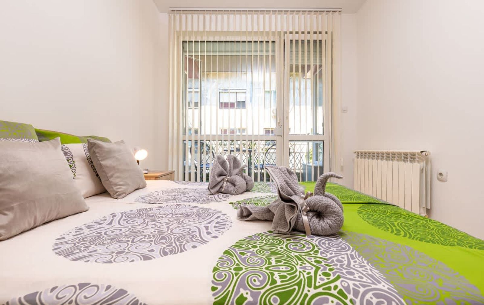 Stylish 2BD Apartment with a Nice Cozy Terrace - Photo 11