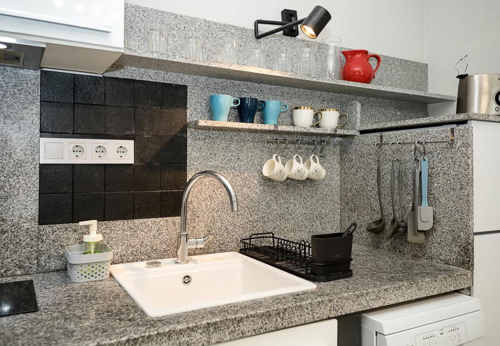 Chic 1BD Flat in St Constantine &amp; Helena Complex - Photo 9