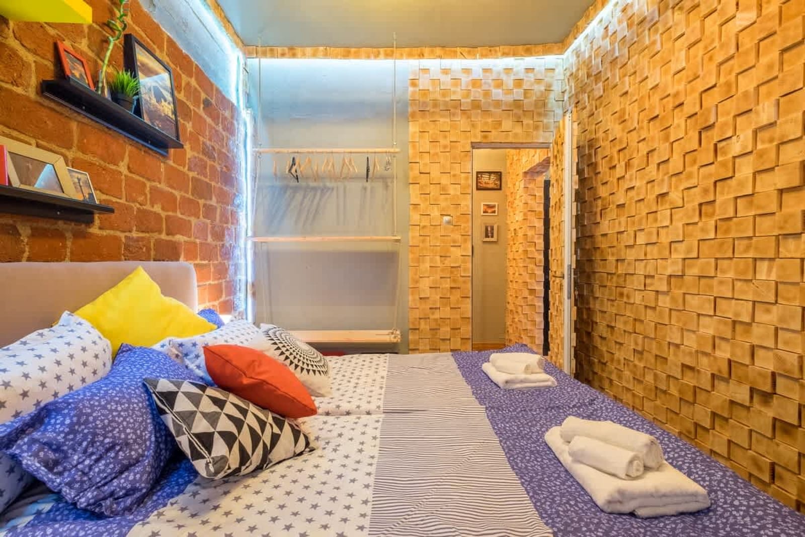 2 BDR &amp; 2 BTHR Funky Apartment / Supreme Location - Photo 10