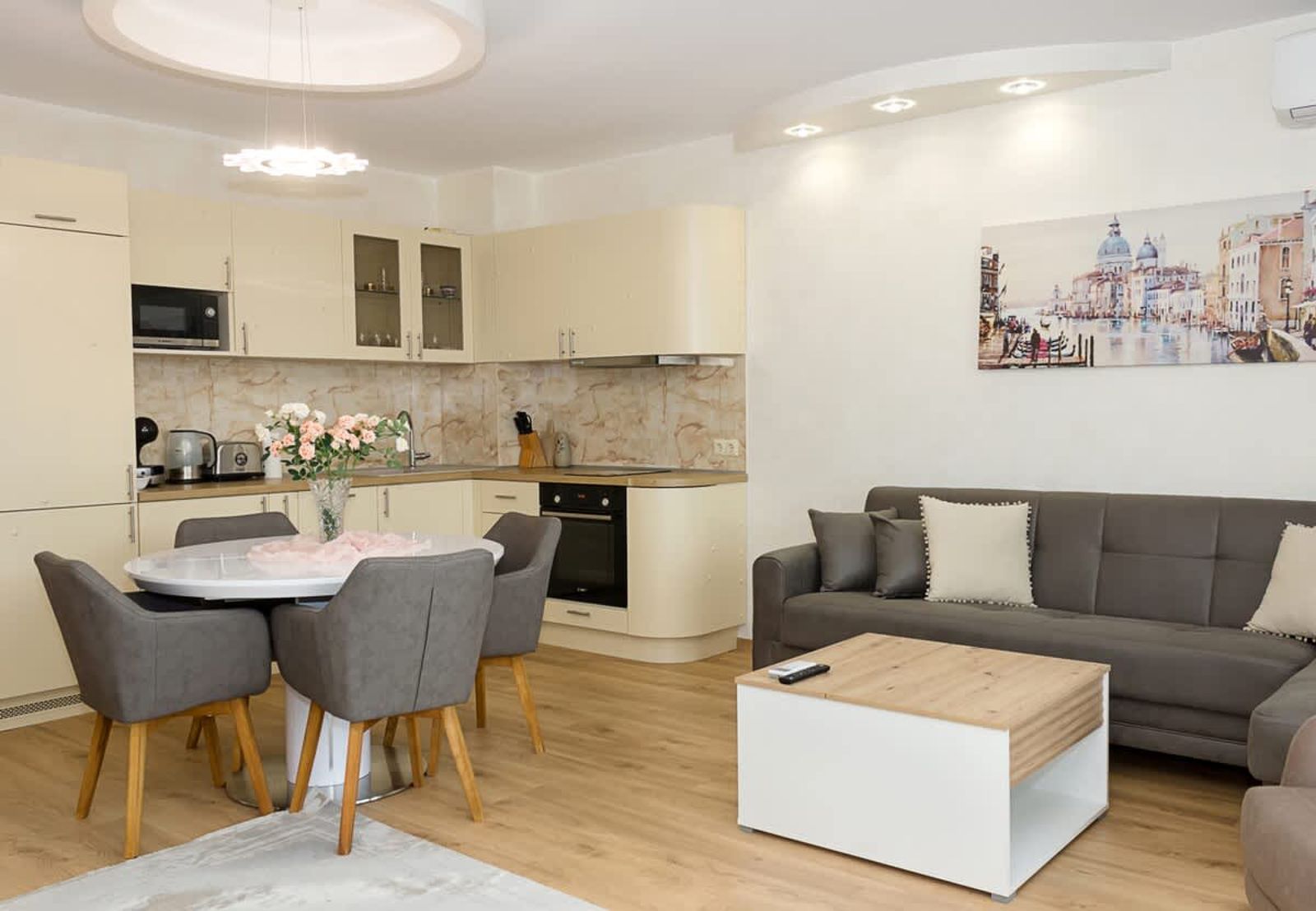 Modern Seaside Retreat in Varna - Cover Photo