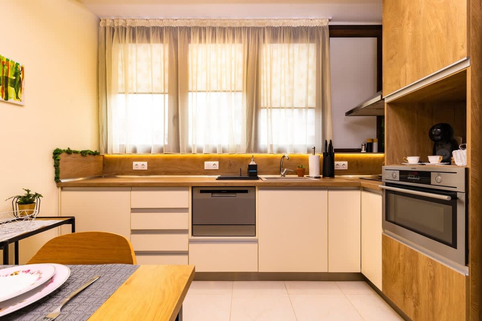 The Plovdiv Pad: Your 1-BD Hideaway in the Center - Photo 12