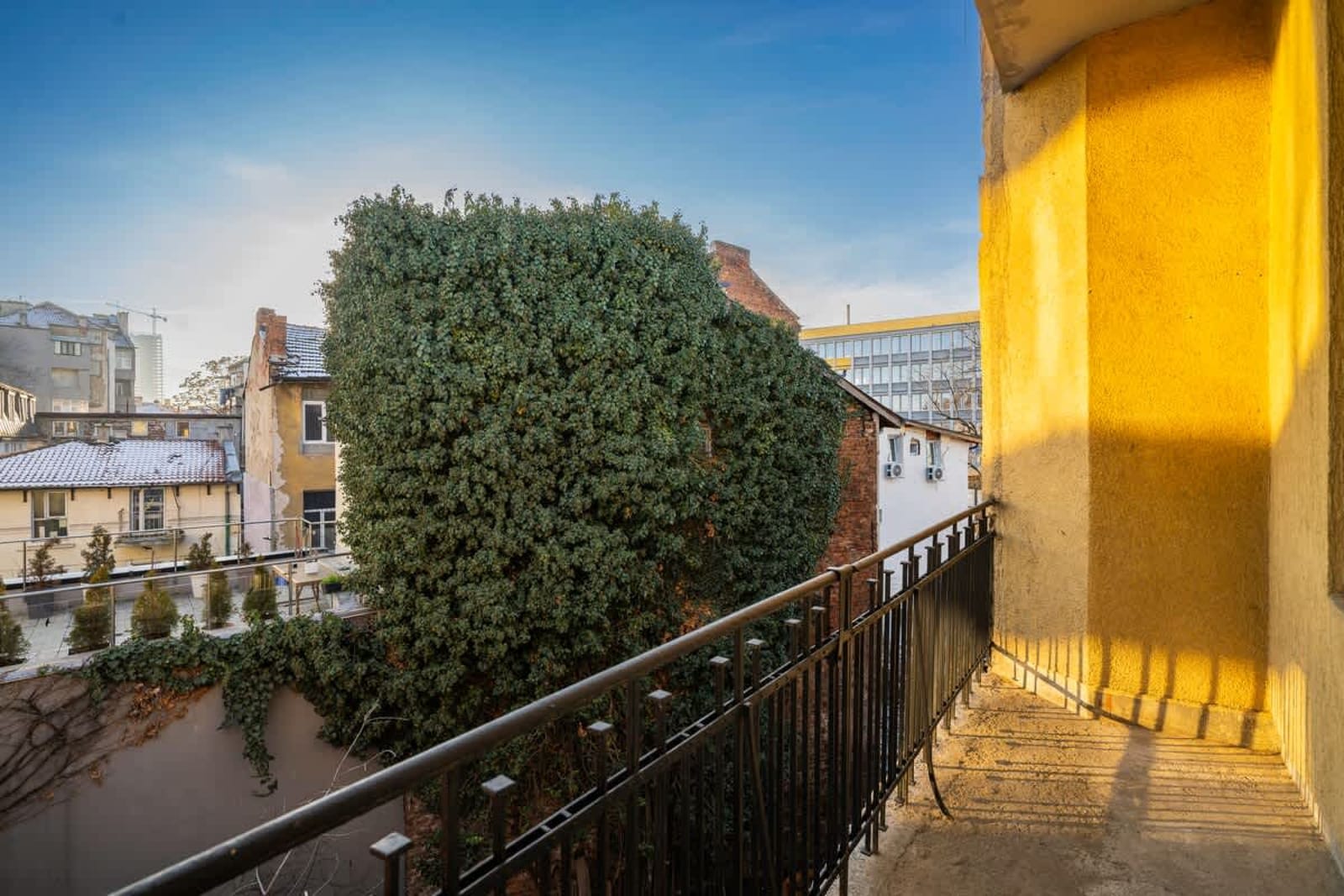 Charming 1BD Apartment Next to Women's Market - Photo 19