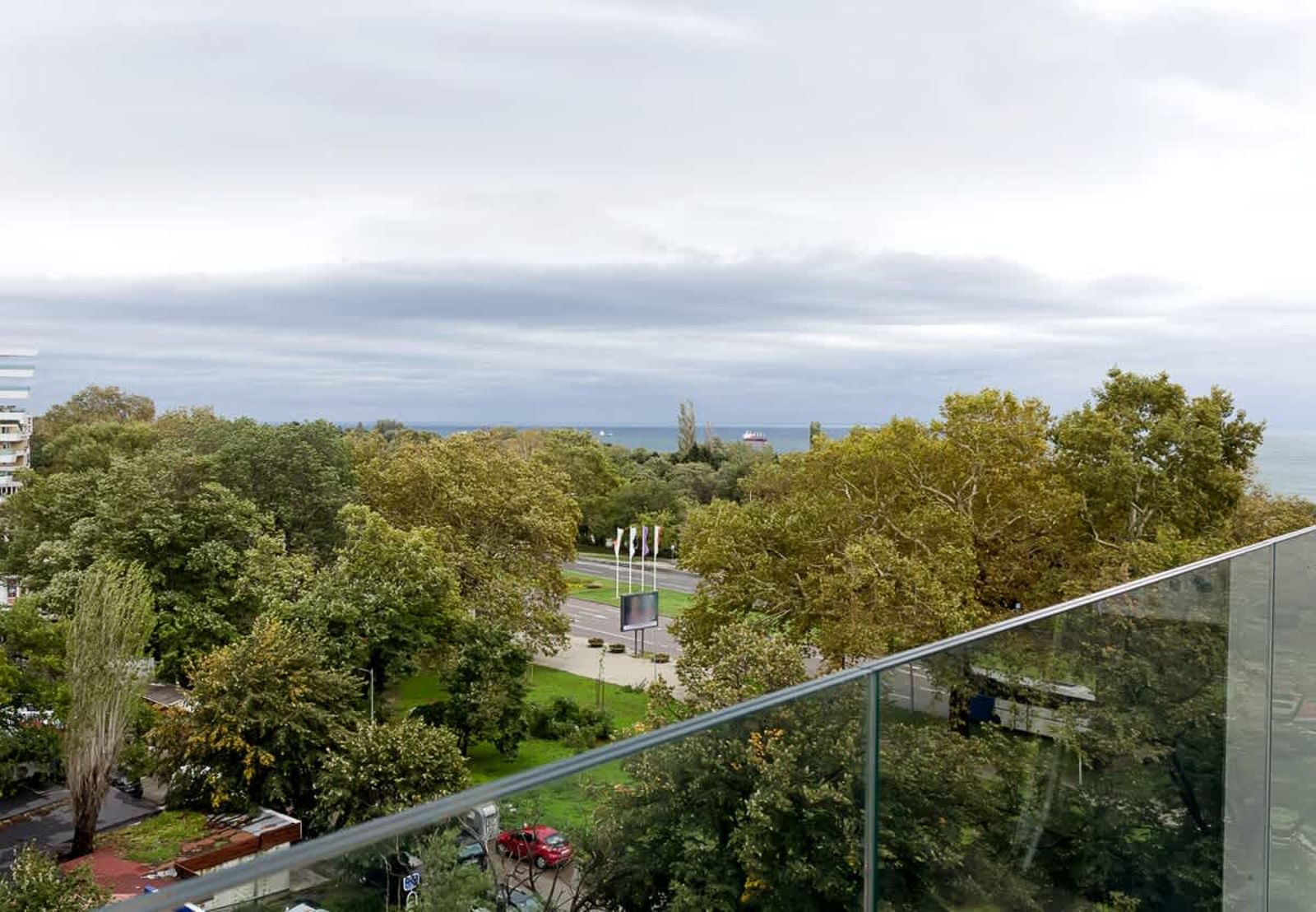 Modern Seaside Retreat in Varna - Photo 22