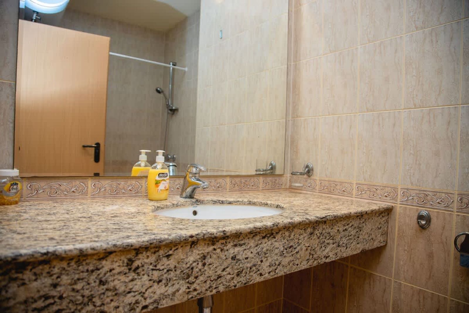 Studio with a balcony near the centre - Photo 12