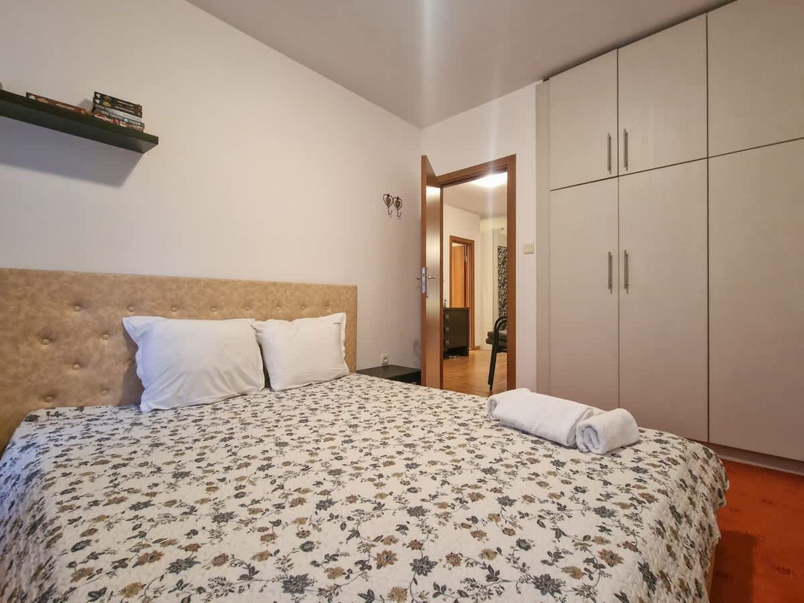 Cozy 2-Bedroom Stay with Parking in OLD INN Bansko - Photo 13