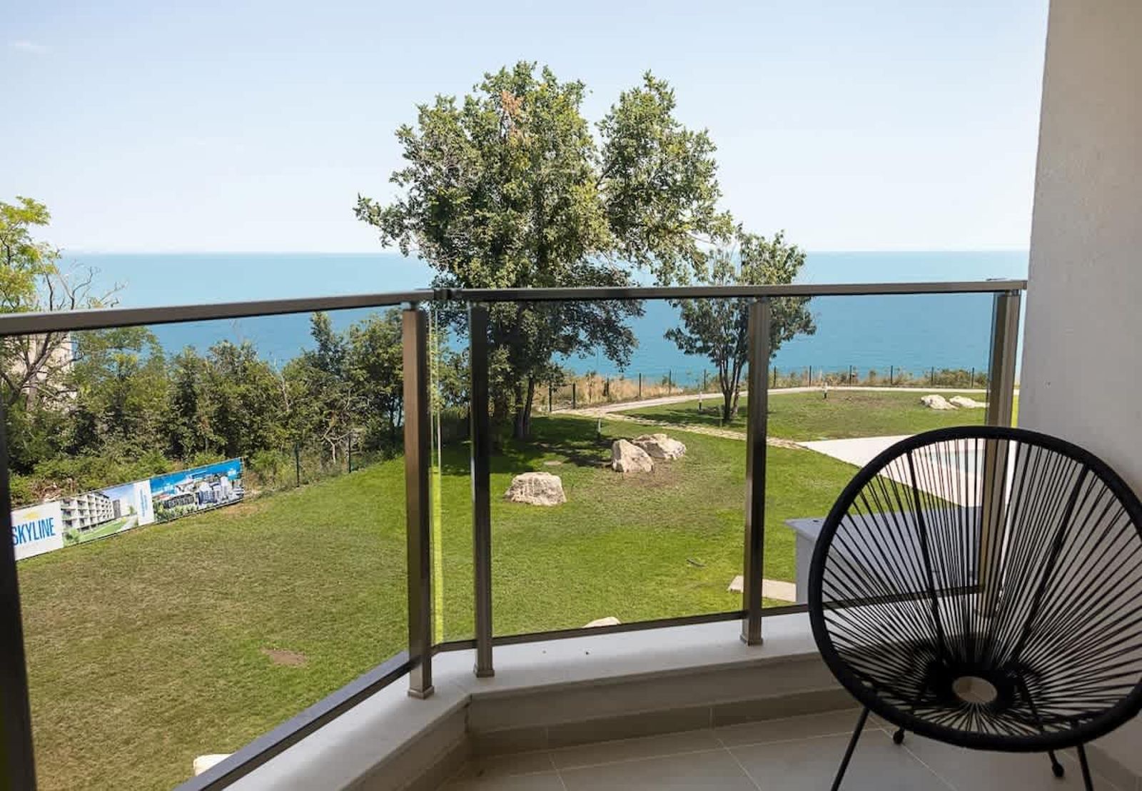 Stylish 1BR with Balcony &amp; Parking | Skyline Varna - Photo 30