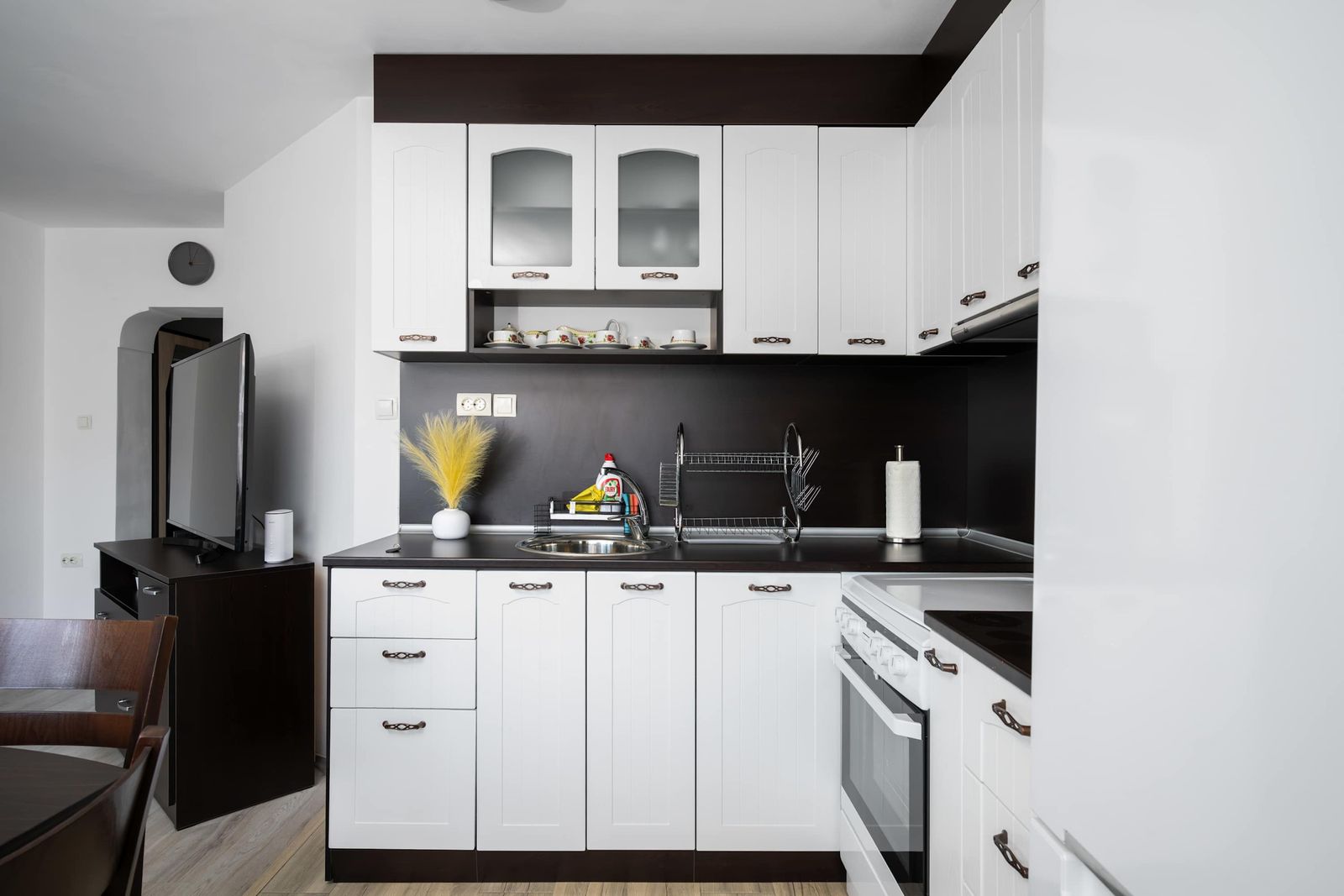 Sunny &amp; Modern 1BD Apartment - Photo 17