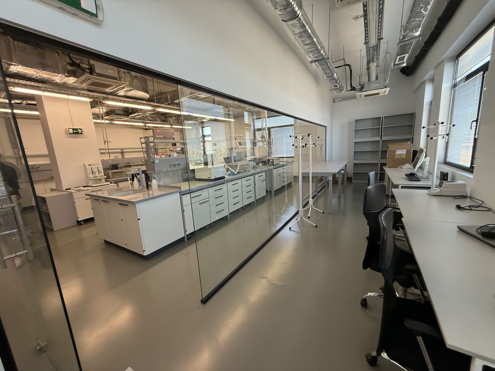 Modern Laboratory in Sofia - Photo 30