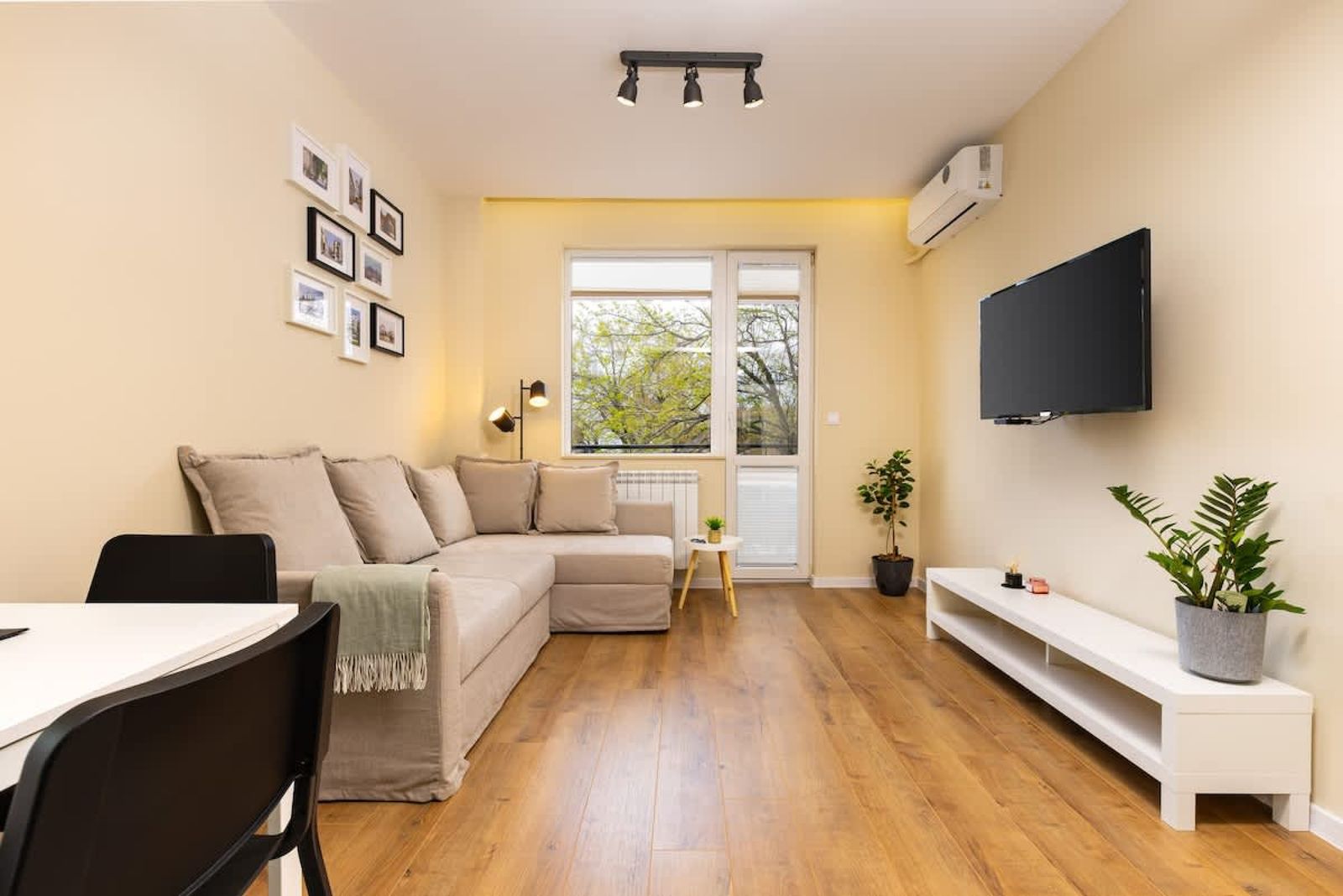 Serene Living in the Heart of Plovdiv - Photo 2