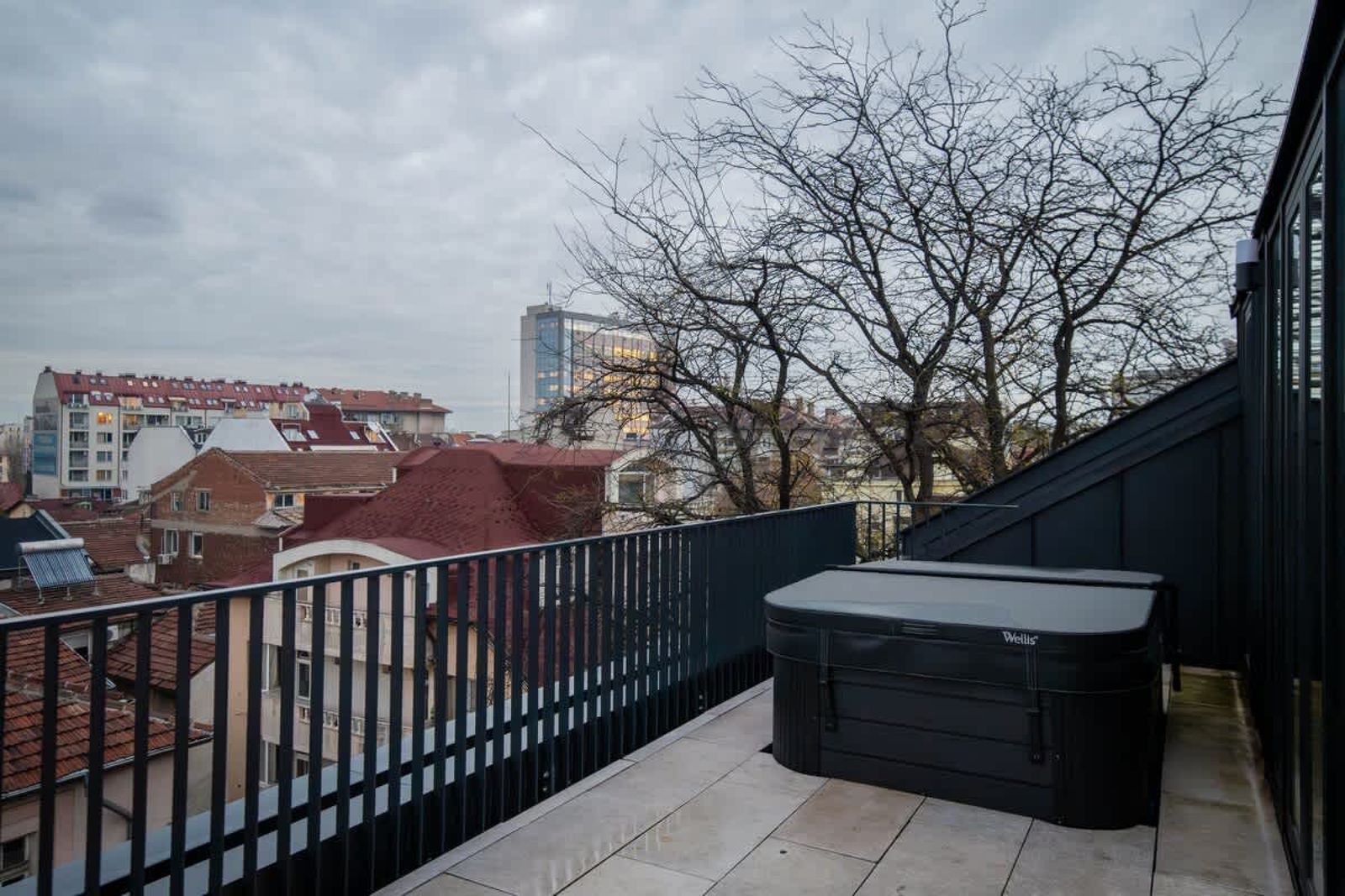 Exquisite Penthouse: Luxe Living with City Views - Photo 24