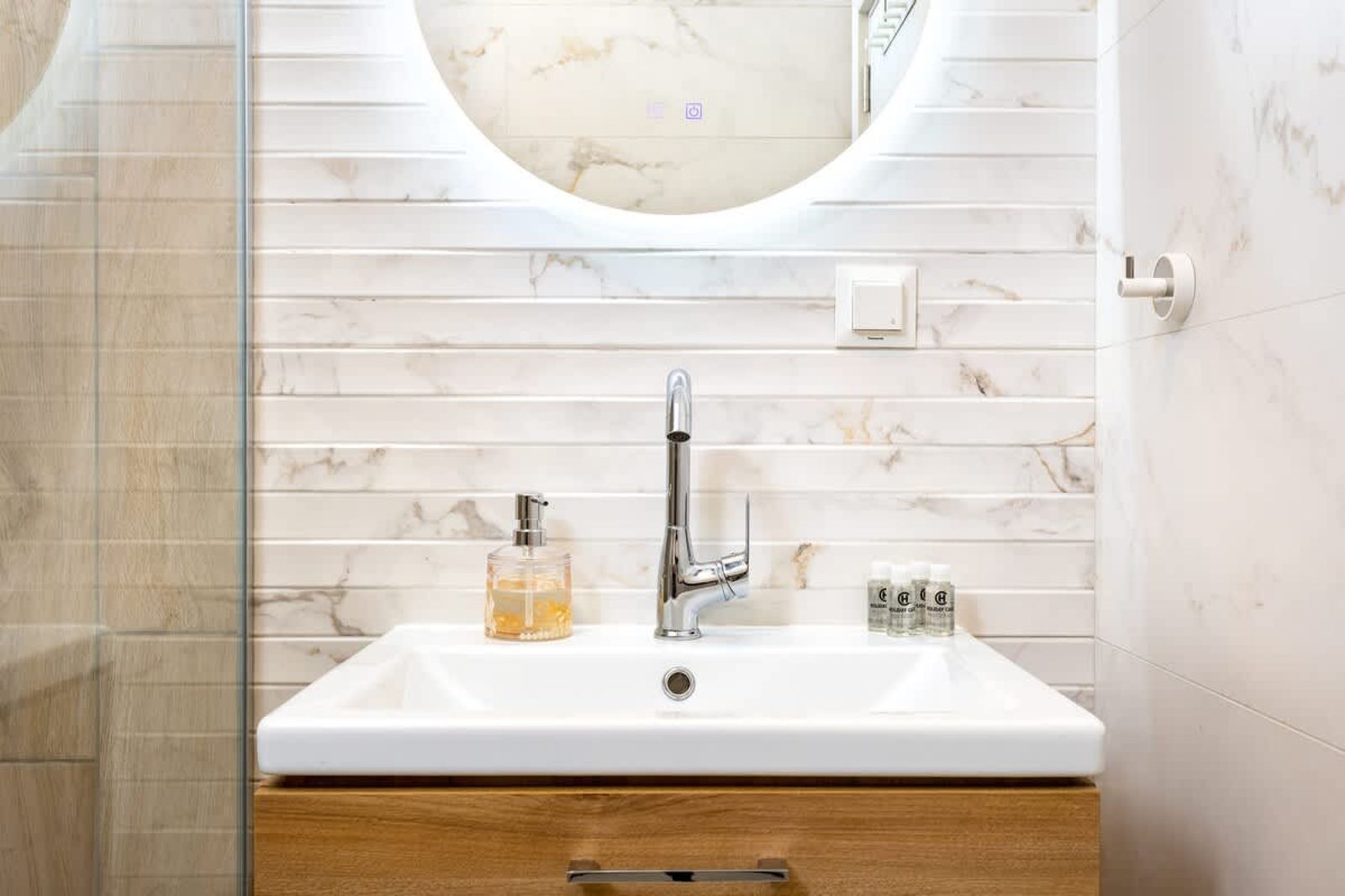 Magnolia Gardens - 1BD with Balcony &amp; Parking - Photo 3