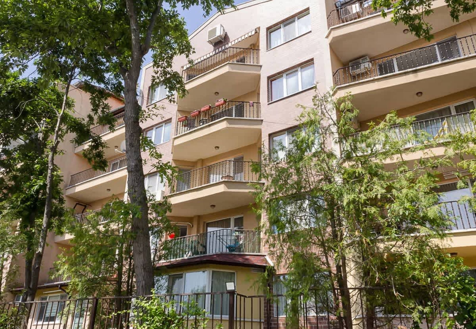 Golden Sands Best Location 1BD Flat - Photo 32