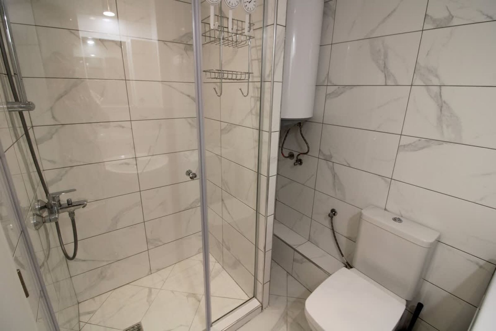 Cozy Kavaci  Apartment with Balcony - Photo 24