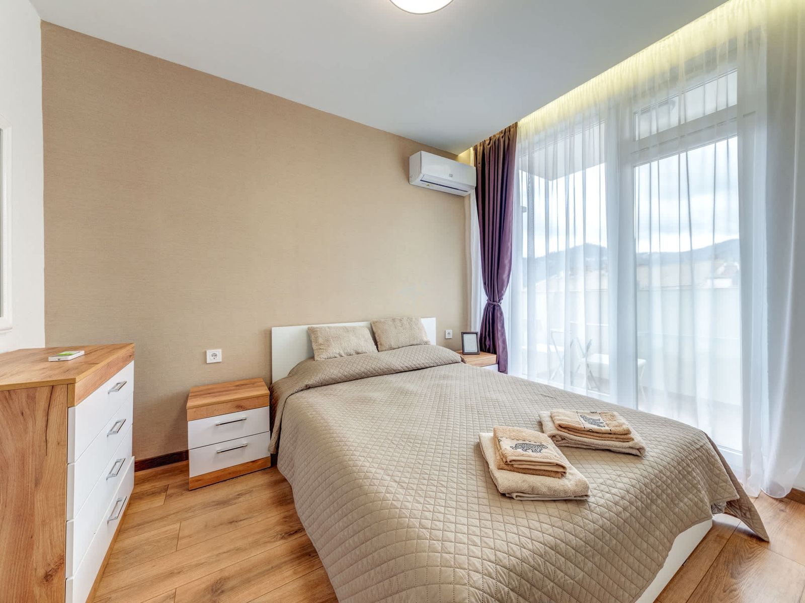 Stylish 1BR in the Heart of Town - Photo 9