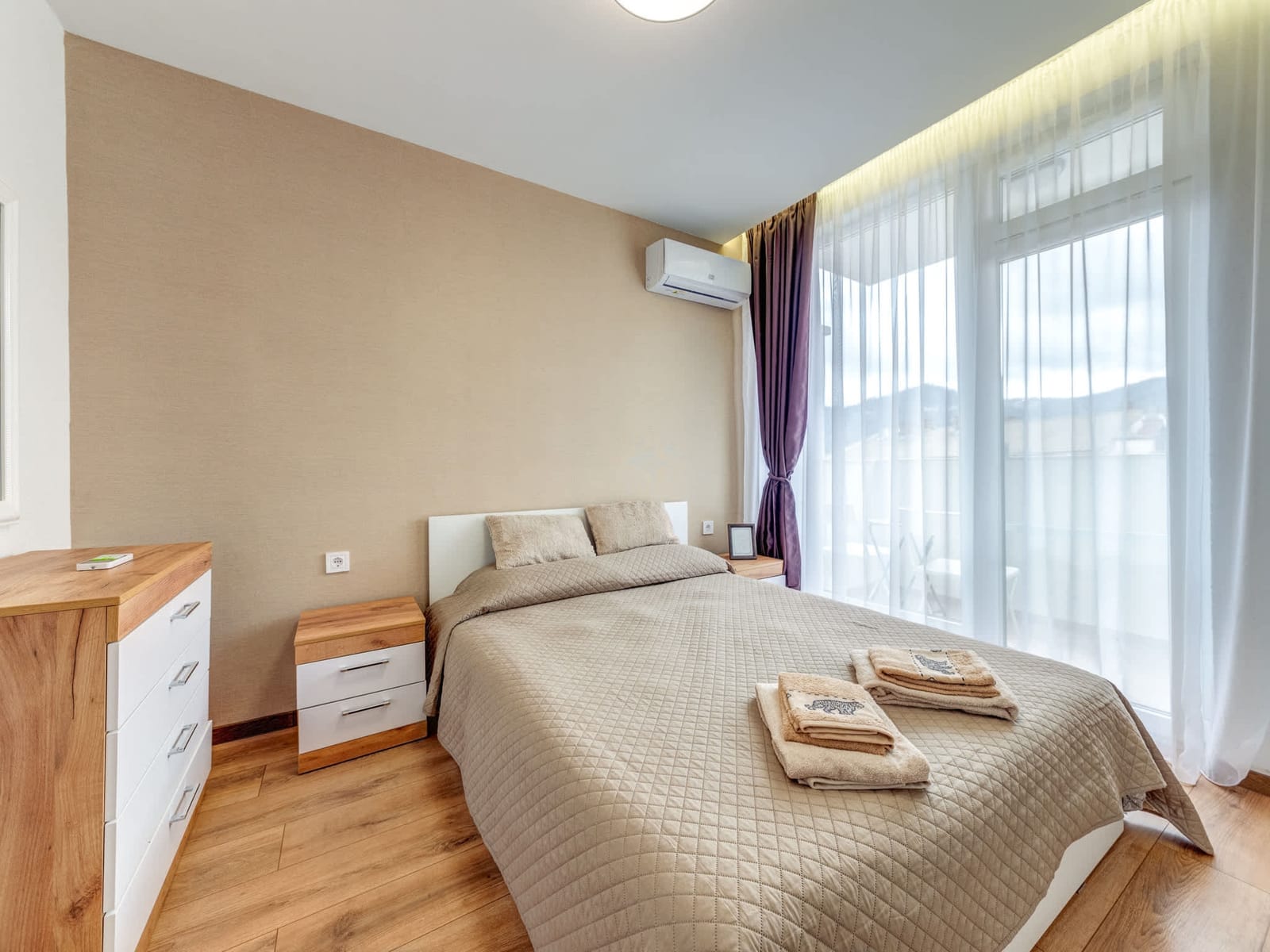 Stylish 1BR in the Heart of Town - Photo 9