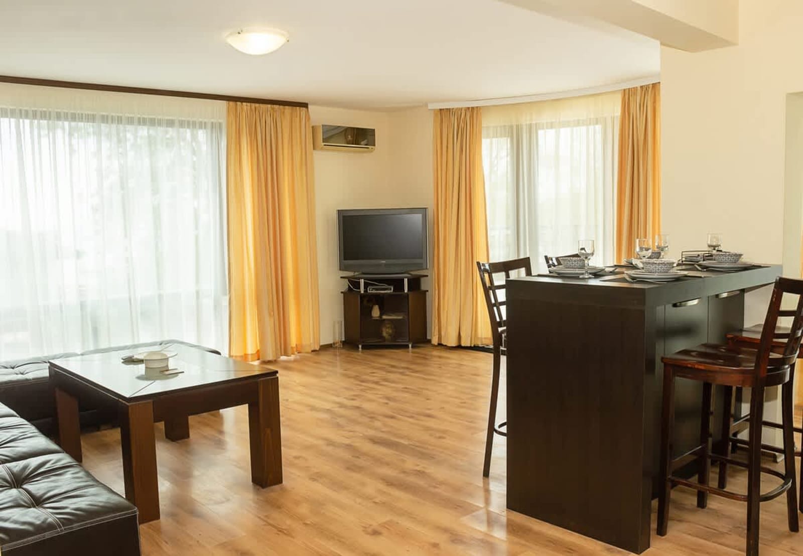 Cozy 1BD Apartment with a Spacious Terrace - Photo 6