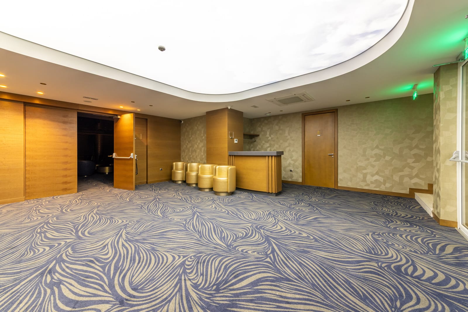 Fancy Night Club in the Maritim Paradise Blue Hotel - Photo 15